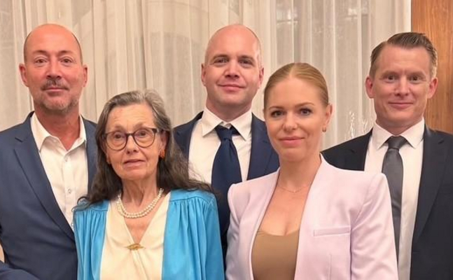 Gruppenfoto der neu gewählten Bezirksräte